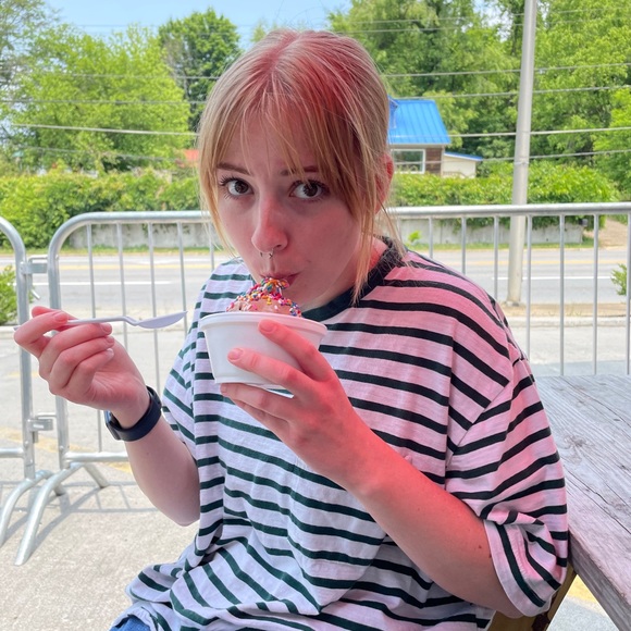 Meet your Posher, Julie - Picture 2 of 3